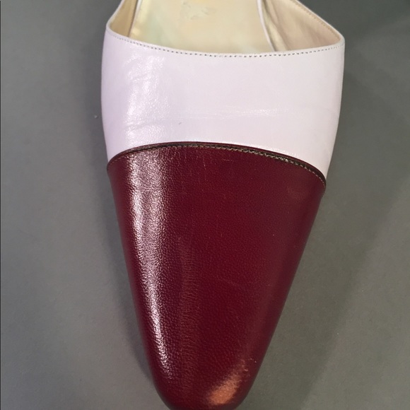 Vintage two tone pointy toe Chanel strap heels - Picture 3 of 8